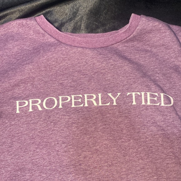 The brand is properly tied it is a small but it would fit a grown woman - Picture 2 of 3